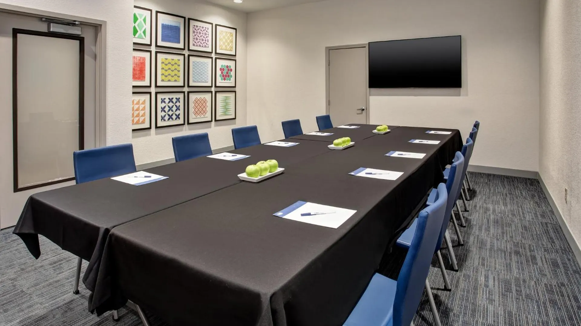 Holiday Inn Express Nashville Airport By Ihg 3*,