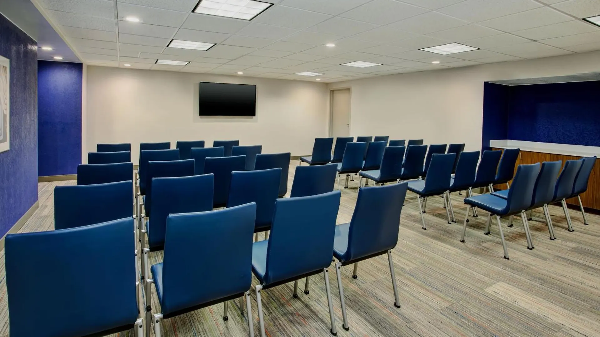 Hotel Holiday Inn Express Nashville Airport By Ihg