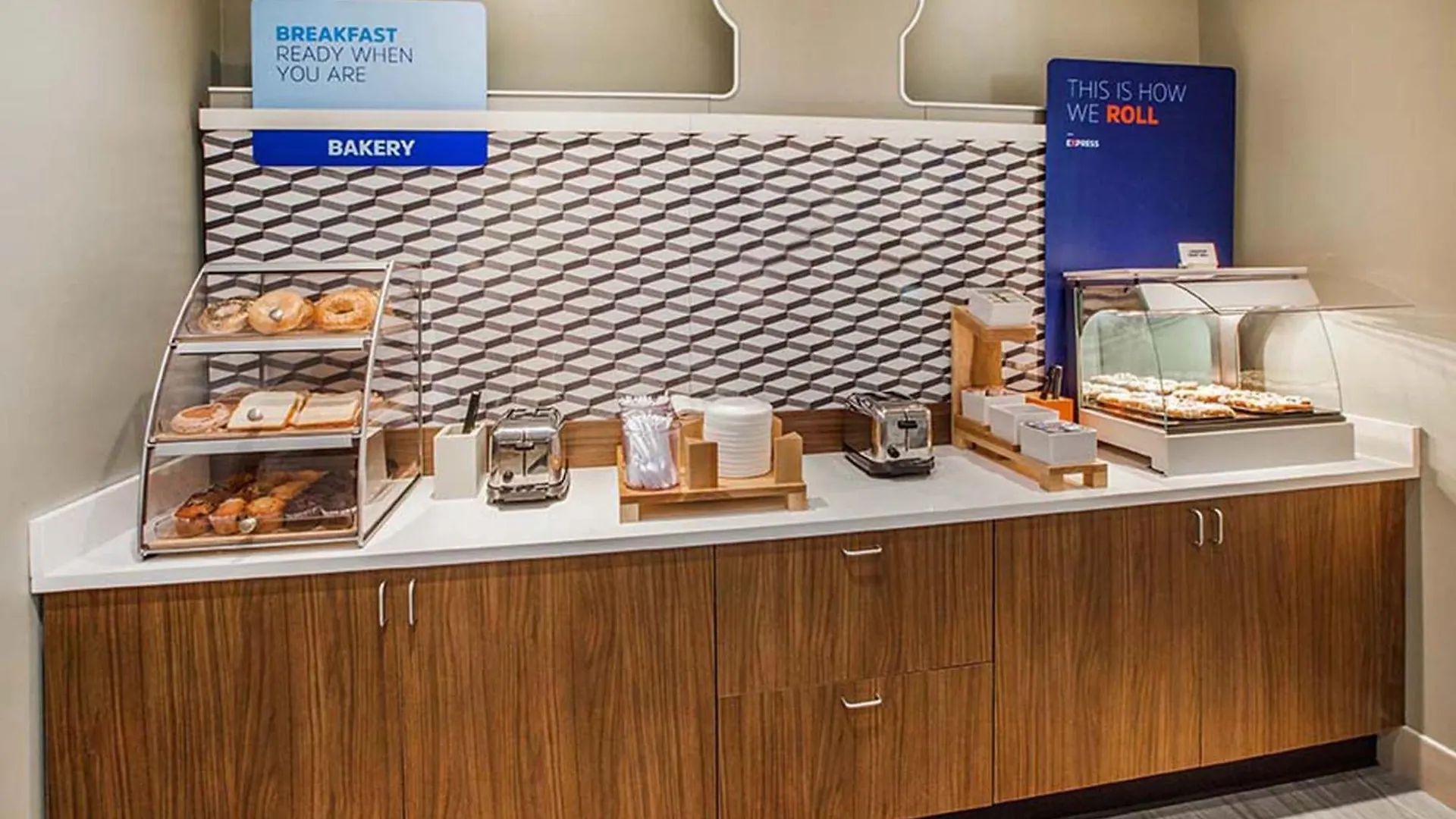 Holiday Inn Express Nashville Airport By Ihg Hotel