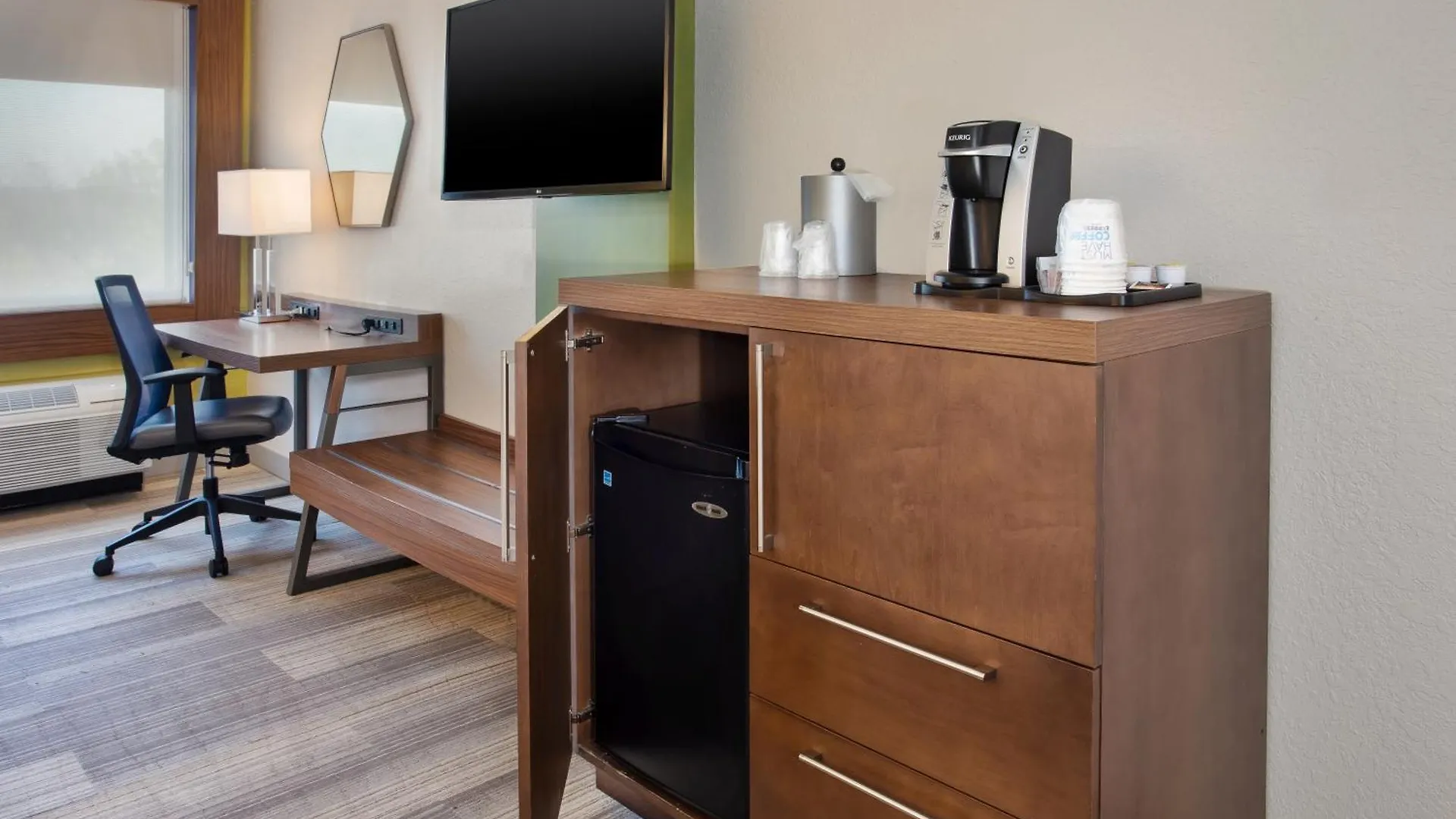 Holiday Inn Express Nashville Airport By Ihg