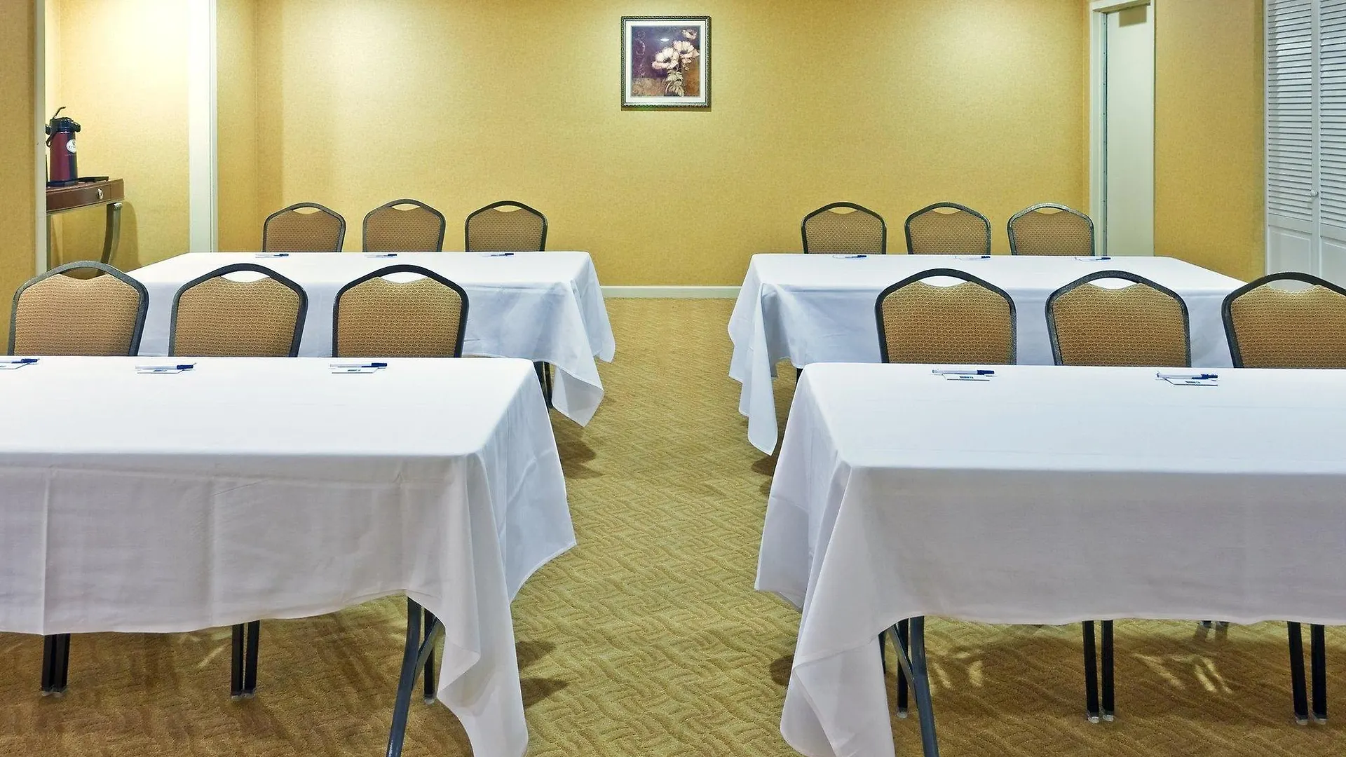 Holiday Inn Express Nashville Airport By Ihg Hotel