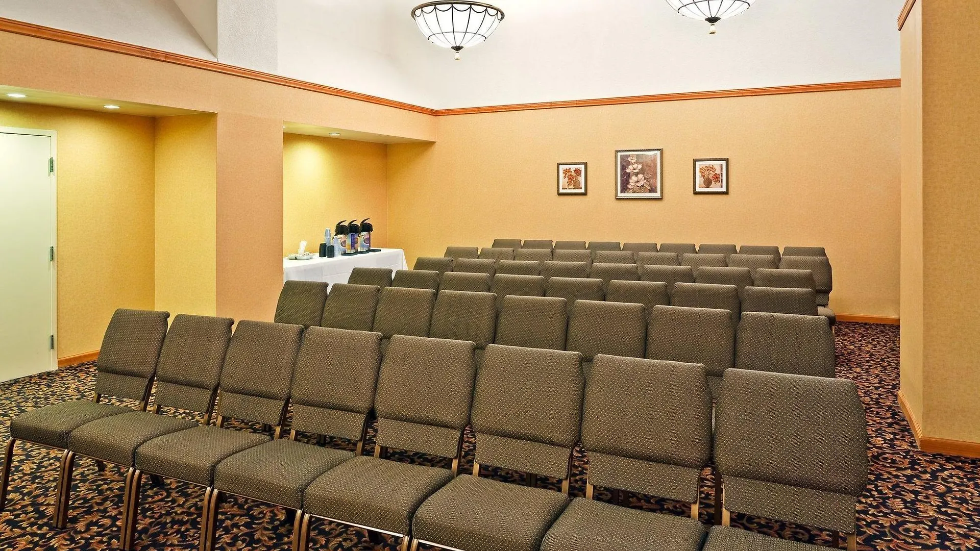 Holiday Inn Express Nashville Airport By Ihg