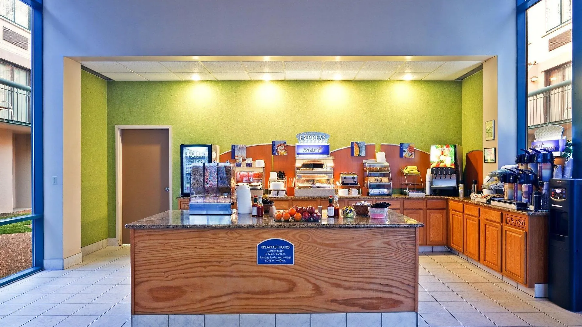 Holiday Inn Express Nashville Airport By Ihg 3*,